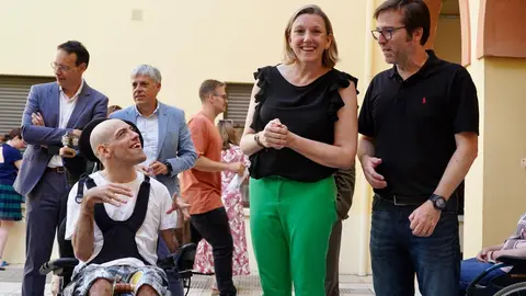 La vicepresidenta de la Junta y consejera de Familia e Igualdad de Oportunidades, Isabel Blanco, visita el centro social Las Cinco Llagas de Cáritas Diocesana de Astorga. Foto: Campillo