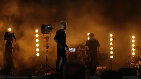 Con el cielo de Ponferrada como testigo y miles de asistentes como protagonistas, el Festival Planeta Sound 2025 alzó el telón este viernes en el Parque del Oeste, convirtiendo la capital berciana en el punto neurálgico de la música independiente nacional. Fotos: César Sánchez