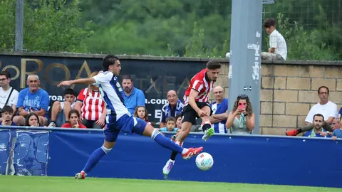 La SD Ponferradina ofreció una imagen competitiva este sábado en el estadio de Urritxe (Amorebieta), donde cayó por 1-0 frente al Athletic Club de Bilbao en su segundo partido de preparación veraniega.