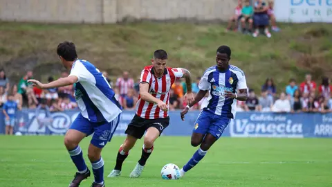 La SD Ponferradina ofreció una imagen competitiva este sábado en el estadio de Urritxe (Amorebieta), donde cayó por 1-0 frente al Athletic Club de Bilbao en su segundo partido de preparación veraniega.
