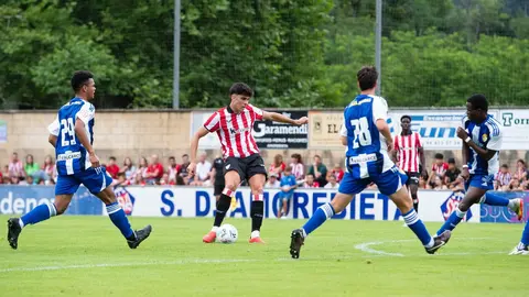 La SD Ponferradina ofreció una imagen competitiva este sábado en el estadio de Urritxe (Amorebieta), donde cayó por 1-0 frente al Athletic Club de Bilbao en su segundo partido de preparación veraniega.