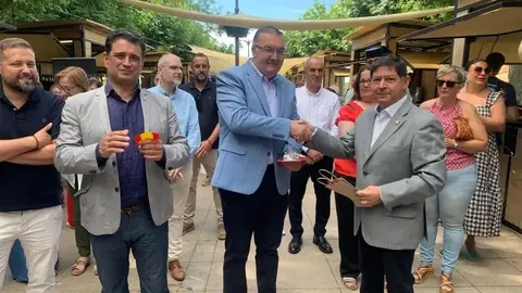 Con una gran afluencia de público, espectáculos emotivos y sabor auténtico, la jornada inaugural del sábado consolida a la feria como una cita imprescindible. El domingo promete una clausura a lo grande con pendones, folklore y deportes autóctonos.