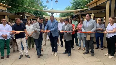 Con una gran afluencia de público, espectáculos emotivos y sabor auténtico, la jornada inaugural del sábado consolida a la feria como una cita imprescindible. El domingo promete una clausura a lo grande con pendones, folklore y deportes autóctonos.