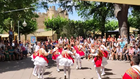 Con una gran afluencia de público, espectáculos emotivos y sabor auténtico, la jornada inaugural del sábado consolida a la feria como una cita imprescindible. El domingo promete una clausura a lo grande con pendones, folklore y deportes autóctonos.