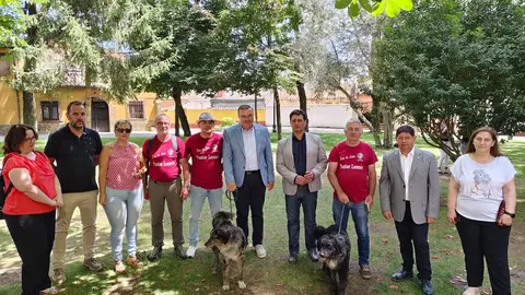 Con una gran afluencia de público, espectáculos emotivos y sabor auténtico, la jornada inaugural del sábado consolida a la feria como una cita imprescindible. El domingo promete una clausura a lo grande con pendones, folklore y deportes autóctonos.