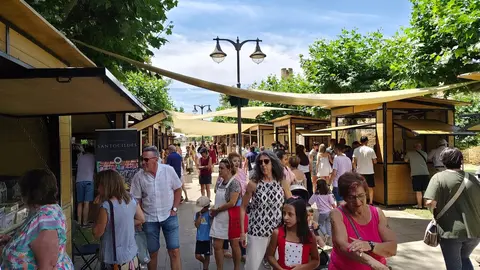 Con una gran afluencia de público, espectáculos emotivos y sabor auténtico, la jornada inaugural del sábado consolida a la feria como una cita imprescindible. El domingo promete una clausura a lo grande con pendones, folklore y deportes autóctonos.
