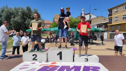 Más de 70 pilotos, un público entusiasta y un circuito exigente hacen del II Slalom una cita imprescindible del motor en Castilla y León. Foto: M.A. García