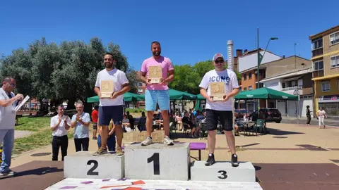 Más de 70 pilotos, un público entusiasta y un circuito exigente hacen del II Slalom una cita imprescindible del motor en Castilla y León. Foto: M.A. García