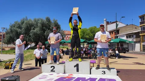 Más de 70 pilotos, un público entusiasta y un circuito exigente hacen del II Slalom una cita imprescindible del motor en Castilla y León. Foto: M.A. García