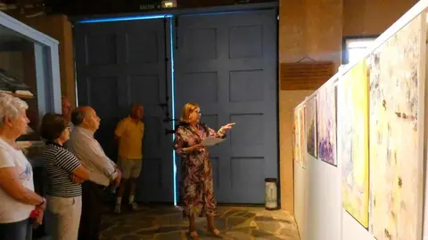 La Comunal de Val de San Lorenzo se transforma en un sinfónico encuentro entre color y emoción. La exposición 'Del color y la armonía' de Araceli González fusiona pintura y música en una experiencia sensorial que permanecerá abierta hasta el 14 de septiembre.