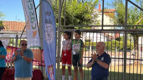 El barrio leonés de Pinilla se transformó este domingo en la capital regional del ciclismo de base con motivo del Trofeo Escuelas de Ciclismo de Pinilla, una cita clave que puso el broche final a la Copa de Castilla y León de Escuelas.