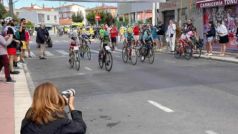 El barrio leonés de Pinilla se transformó este domingo en la capital regional del ciclismo de base con motivo del Trofeo Escuelas de Ciclismo de Pinilla, una cita clave que puso el broche final a la Copa de Castilla y León de Escuelas.