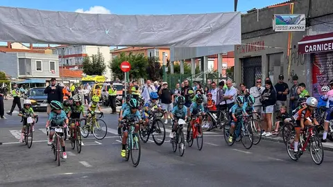 El barrio leonés de Pinilla se transformó este domingo en la capital regional del ciclismo de base con motivo del Trofeo Escuelas de Ciclismo de Pinilla, una cita clave que puso el broche final a la Copa de Castilla y León de Escuelas.