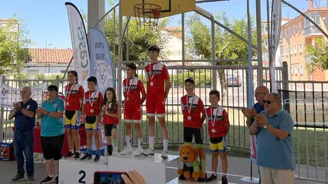El barrio leonés de Pinilla se transformó este domingo en la capital regional del ciclismo de base con motivo del Trofeo Escuelas de Ciclismo de Pinilla, una cita clave que puso el broche final a la Copa de Castilla y León de Escuelas.