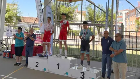 El barrio leonés de Pinilla se transformó este domingo en la capital regional del ciclismo de base con motivo del Trofeo Escuelas de Ciclismo de Pinilla, una cita clave que puso el broche final a la Copa de Castilla y León de Escuelas.