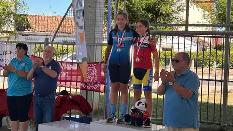El barrio leonés de Pinilla se transformó este domingo en la capital regional del ciclismo de base con motivo del Trofeo Escuelas de Ciclismo de Pinilla, una cita clave que puso el broche final a la Copa de Castilla y León de Escuelas.