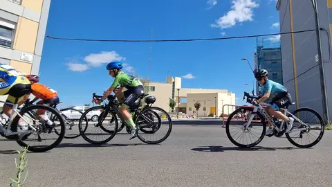 El barrio leonés de Pinilla se transformó este domingo en la capital regional del ciclismo de base con motivo del Trofeo Escuelas de Ciclismo de Pinilla, una cita clave que puso el broche final a la Copa de Castilla y León de Escuelas.