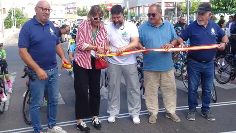 El barrio leonés de Pinilla se transformó este domingo en la capital regional del ciclismo de base con motivo del Trofeo Escuelas de Ciclismo de Pinilla, una cita clave que puso el broche final a la Copa de Castilla y León de Escuelas.