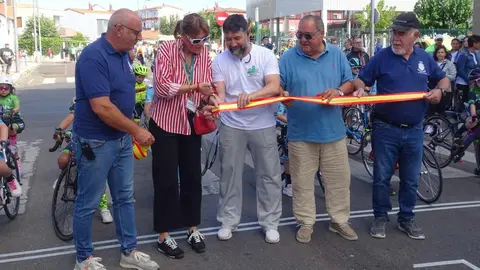 El barrio leonés de Pinilla se transformó este domingo en la capital regional del ciclismo de base con motivo del Trofeo Escuelas de Ciclismo de Pinilla, una cita clave que puso el broche final a la Copa de Castilla y León de Escuelas.