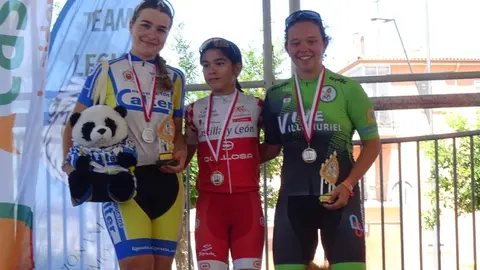El barrio leonés de Pinilla se transformó este domingo en la capital regional del ciclismo de base con motivo del Trofeo Escuelas de Ciclismo de Pinilla, una cita clave que puso el broche final a la Copa de Castilla y León de Escuelas.