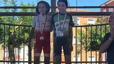 El barrio leonés de Pinilla se transformó este domingo en la capital regional del ciclismo de base con motivo del Trofeo Escuelas de Ciclismo de Pinilla, una cita clave que puso el broche final a la Copa de Castilla y León de Escuelas.