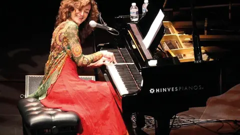 Carmen París traerá a la capital leonesa 'La tierra al piano'.