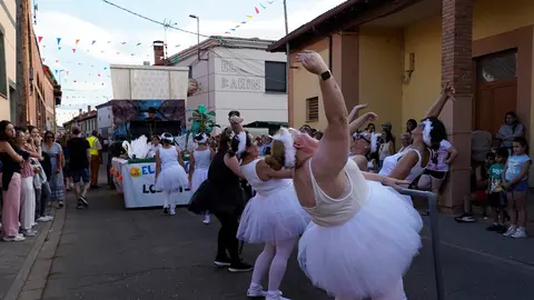 Imagen del desfile de carrozas de Santa Marina del Rey.