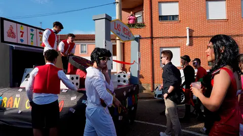 Imagen del desfile de carrozas de Santa Marina del Rey.