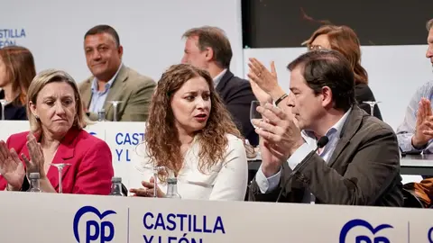 El secretario general del PP, Miguel Tellado, y el presidente del Partido Popular de Castilla y León, Alfonso Fernández Mañueco, clausuran el Comité Ejecutivo y la Junta Directiva Autonómica del PPCyL. En este comité se ha conocido la renuncia de Ester Muñoz a la presidencia del PP en la provincia de León. Fotos: Eduardo Margareto