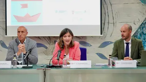 La rectora de la Universidad de León, Nuria González, acompañada por el alcalde de León, José Antonio Diez, presenta el Informe Guess León 2023/2024 que analiza la actividad emprendedora de los estudiantes de la Universidad de León. Foto: Campillo.