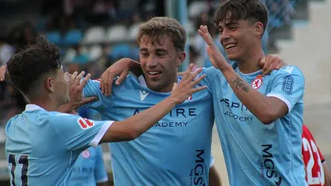 Primer encuentro de pretemporada de la nueva Cultural y Deportiva Leonesa en su puesta a punto para el regreso a la Segunda División. Partido de muchas pruebas en el que el resultado ha sido lo menos importante. El equipo deja buenas sensaciones ante el filial del Athletic de Bilbao.