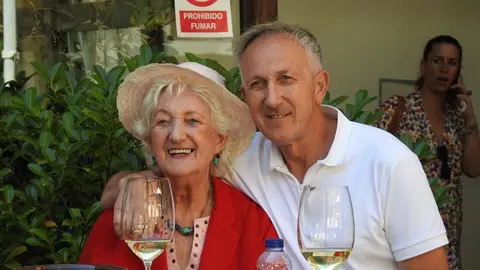 El presidente de la Junta, Alfonso Fernández Mañueco, participa junto al presidente de las Cortes Autonómicas, Carlos Pollán, y el alcalde de León, José Antonio Diez, en la presentación del vehículo con el que Jesús Calleja participará en la Baja España Aragón 2025 y en el Dakar 2026.