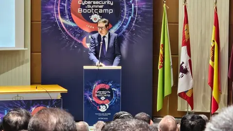 El ministro de Transformación Digital y de la Función Pública, Óscar López, clausura el Cybersecurity Summer BootCamp.