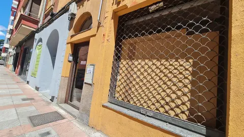 La Policía Judicial registra la vivienda en la que reside el presunto pirómano de Bernardo del Carpio. El vecindario respira tranquilo mientras espera que las pruebas le incriminen de forma definitiva