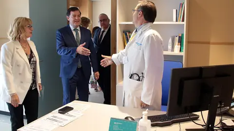 El presidente de la Junta de Castilla y León, Alfonso Fernández Mañueco, inaugura las nuevas instalaciones del centro de salud de Pinilla-San Andrés del Rabanedo. Foto: Peio García.