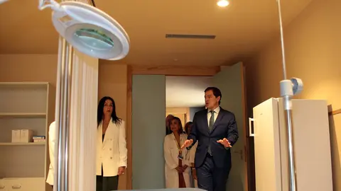 El presidente de la Junta de Castilla y León, Alfonso Fernández Mañueco, inaugura las nuevas instalaciones del centro de salud de Pinilla-San Andrés del Rabanedo. Foto: Peio García.