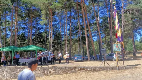 El pantano de Villameca, en el municipio leonés de Quintana del Castillo, se convierte este fin de semana en el corazón festivo de la comarca con motivo de la 40ª edición de la Fiesta Comarcal de La Cepeda. El evento, que nació como un encuentro para fomentar la convivencia entre los pueblos de la zona, se ha consolidado como una de las grandes citas del verano en la provincia de León. Fotos: Marisol