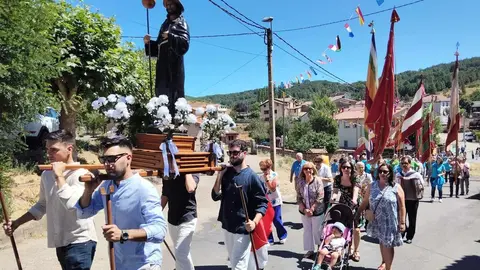 La misa y el desfile de pendones marcaron el día grande en honor a Santiago Apóstol.