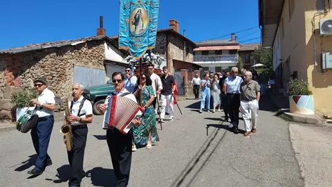La misa y el desfile de pendones marcaron el día grande en honor a Santiago Apóstol.