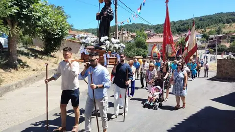 La misa y el desfile de pendones marcaron el día grande en honor a Santiago Apóstol.