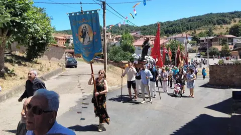 La misa y el desfile de pendones marcaron el día grande en honor a Santiago Apóstol.