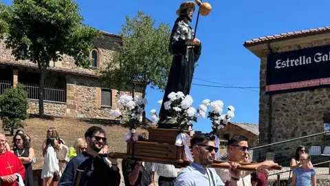 La misa y el desfile de pendones marcaron el día grande en honor a Santiago Apóstol.