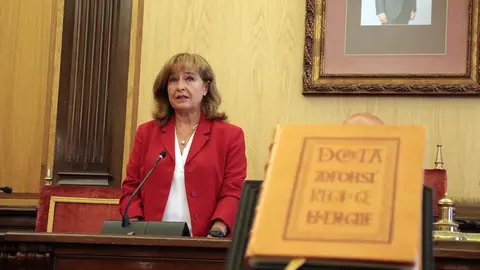 León revive su historia jurídica con la lectura de los Fueros y Ana del Ser como mantenedora. Foto: Peio García