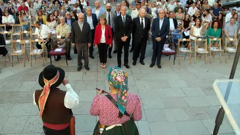 León revive su historia jurídica con la lectura de los Fueros y Ana del Ser como mantenedora. Foto: Peio García
