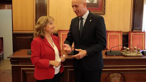 León revive su historia jurídica con la lectura de los Fueros y Ana del Ser como mantenedora. Foto: Peio García