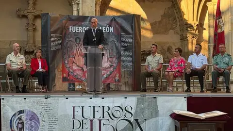 León revive su historia jurídica con la lectura de los Fueros y Ana del Ser como mantenedora. Foto: AytoLeón
