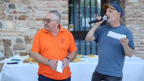 La tortilla del Centro de Mayores se alza con el primer premio en el concurso de Trobajo del Camino. Gran éxito de participación y nivel culinario en el tradicional Concurso de Tortillas organizado por la Asociación Apeju durante las fiestas de Santiago Apóstol 2025. Fotos: Isaac Llamazares