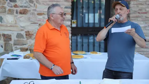 La tortilla del Centro de Mayores se alza con el primer premio en el concurso de Trobajo del Camino. Gran éxito de participación y nivel culinario en el tradicional Concurso de Tortillas organizado por la Asociación Apeju durante las fiestas de Santiago Apóstol 2025. Fotos: Isaac Llamazares