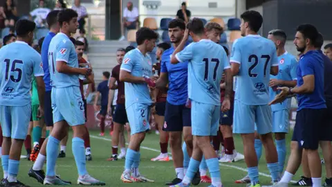 La Cultural avanza en su pretemporada, sigue sumando kilómetros y firma una nueva victoria ante el Pontevedra. Un encuentro que ha servido para que Raúl Llona vea la evolución de su bloque, al que hoy le faltan piezas determinantes de cara al  inicio de la temporada.