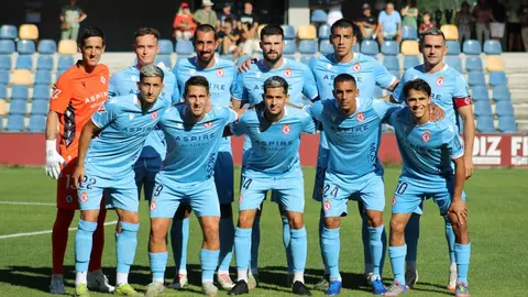 La Cultural avanza en su pretemporada, sigue sumando kilómetros y firma una nueva victoria ante el Pontevedra. Un encuentro que ha servido para que Raúl Llona vea la evolución de su bloque, al que hoy le faltan piezas determinantes de cara al  inicio de la temporada.
